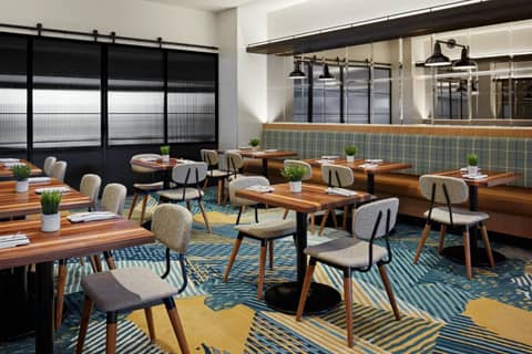 Delta Hotels Calgary Airport In-Terminal — photo 7