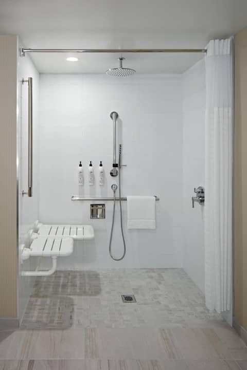 Delta Hotels Calgary Airport In-Terminal — photo 9