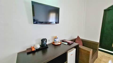 Satriya Cottages — hotel room