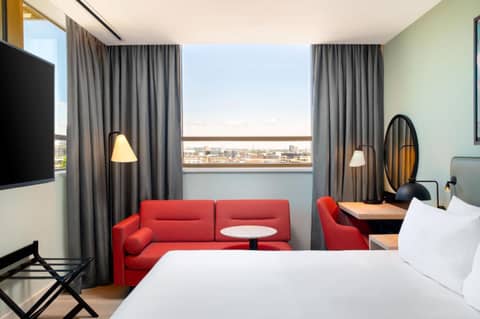 Hyatt Place London City East — hotel room