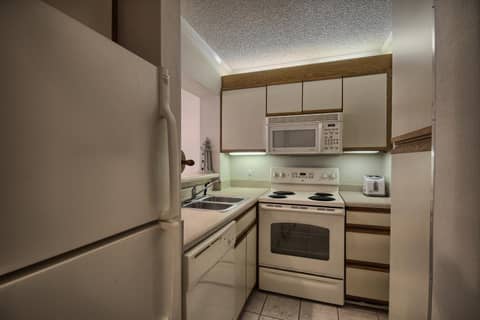 Ocean Creek Resort — kitchen