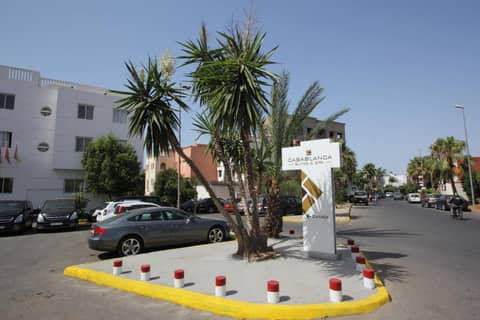Casablanca Suites & Spa — parking