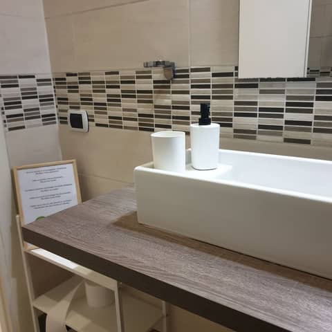 Locanda Dell'Arte — bathroom