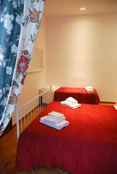 Locanda Dell'Arte — hotel room