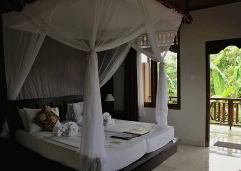 Saren Indah Hotel — hotel room