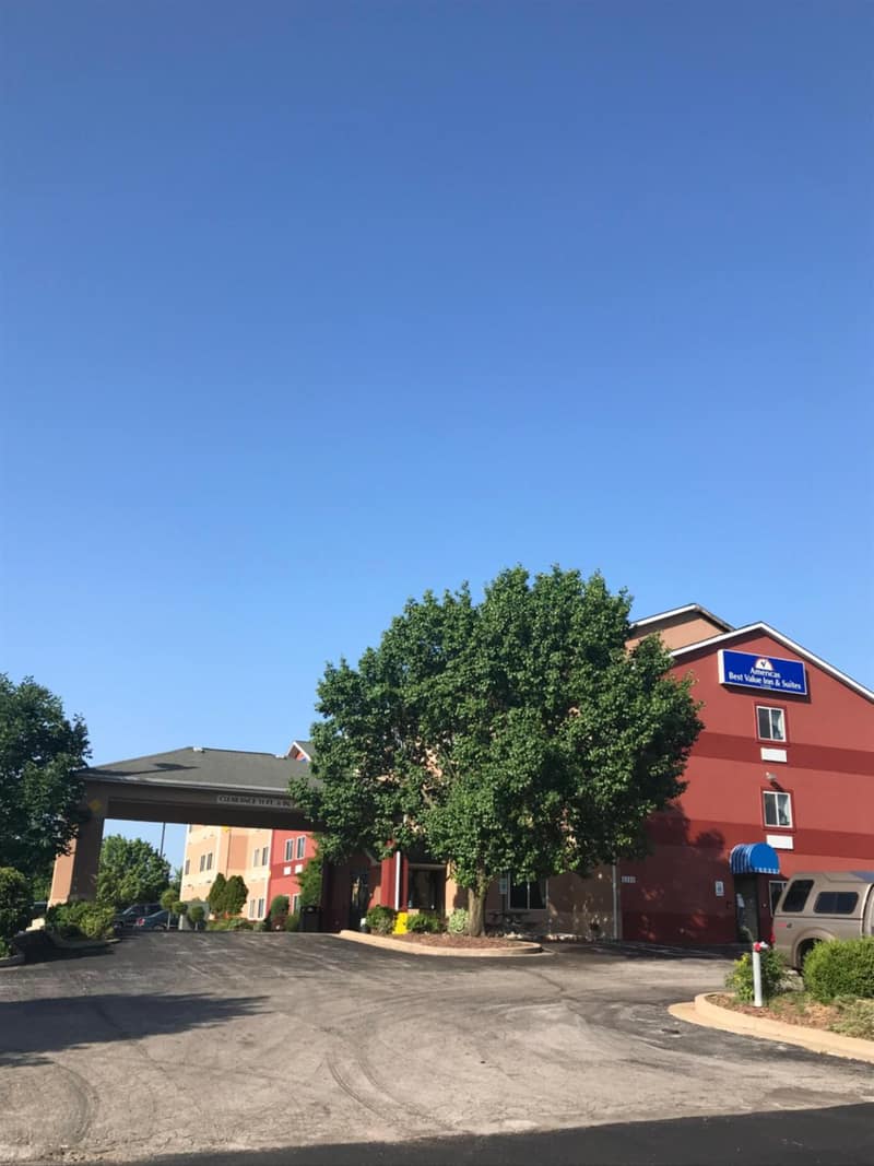 Americas Best Value Inn and Suites Saint Charles — building