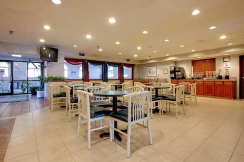 Americas Best Value Inn and Suites Saint Charles — photo 4