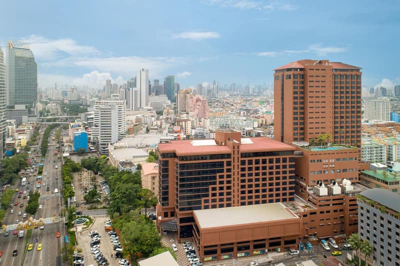 The Emerald Hotel Bangkok Ratchada — building