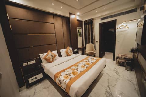 Hotel Stay Well Dx — hotel room