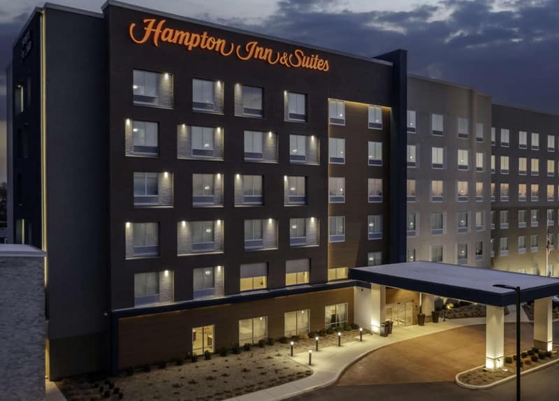 Hampton Inn & Suites Indianapolis West Speedway — building