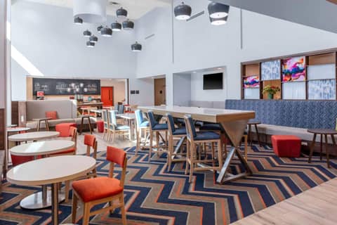 Hampton Inn & Suites Indianapolis West Speedway — photo 9
