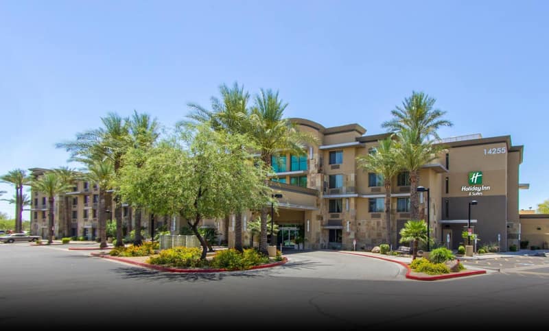 Holiday Inn & Suites Scottsdale North - Airpark by IHG — building