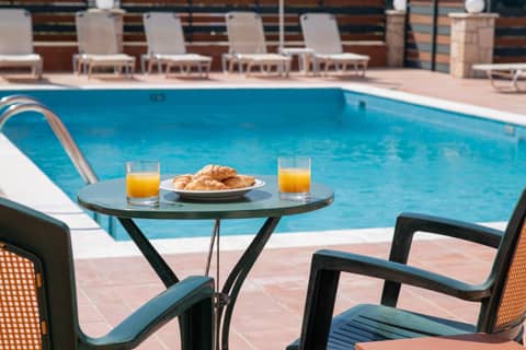 Golden Valentin Apartments — recepcion & lobby