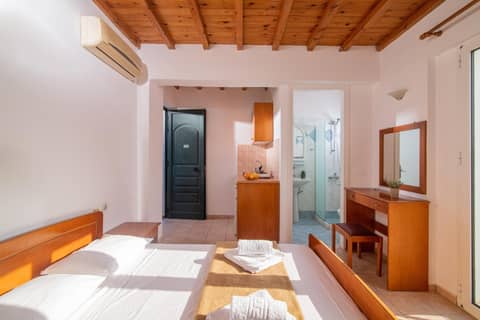 Golden Valentin Apartments — bedroom