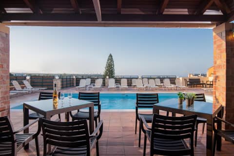 Golden Valentin Apartments — recepcion & lobby