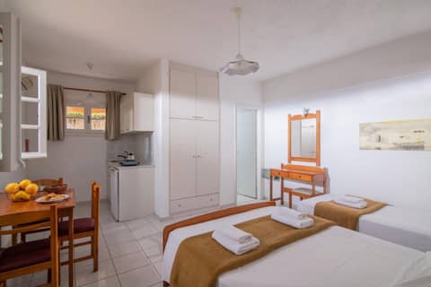 Golden Valentin Apartments — hotel room