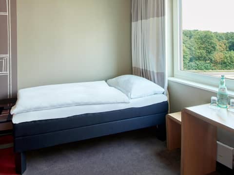 B&B Hotel Frankfurt-Messe — hotel room
