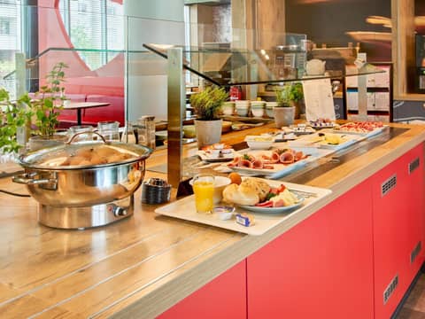 B&B Hotel Frankfurt-Messe — dining