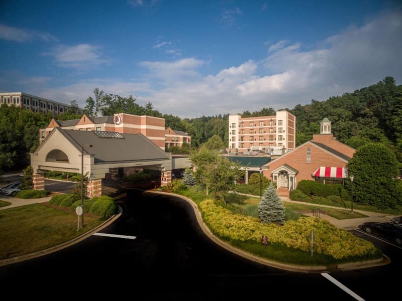 DoubleTree by Hilton Biltmore/Asheville — building