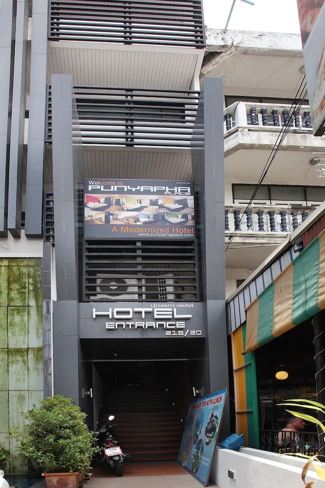 Punyapha Place Pattaya Beach — building
