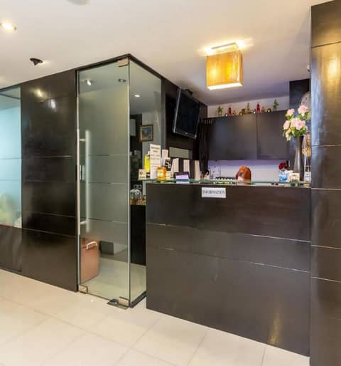 Punyapha Place Pattaya Beach — recepcion & lobby