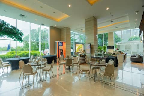 Azana Suites Hotel Antasari — dining