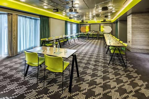 nhow London — meeting room