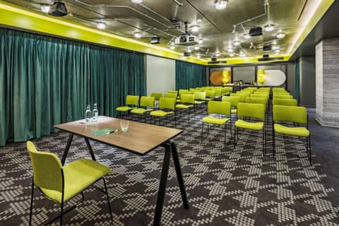 nhow London — meeting room