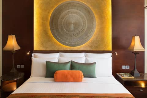 Anantara Riverside Bangkok Resort — bedroom