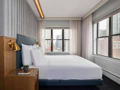 Hotel 55 Chicago Downtown — hotel room