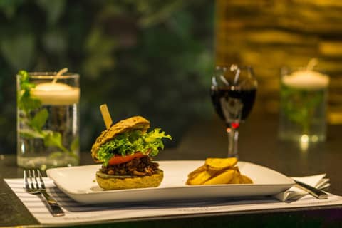 Palmyra Beach Hotel — dining