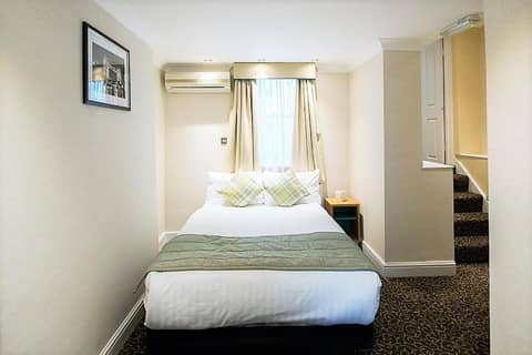 Astors Belgravia — hotel room