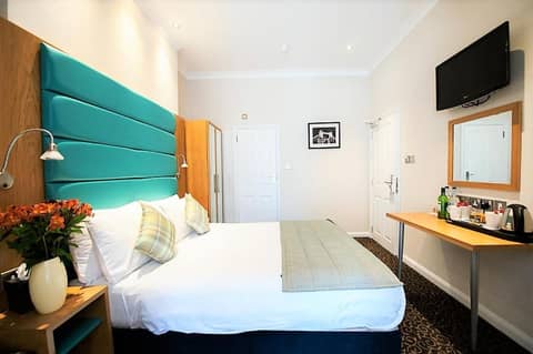 Astors Belgravia — hotel room