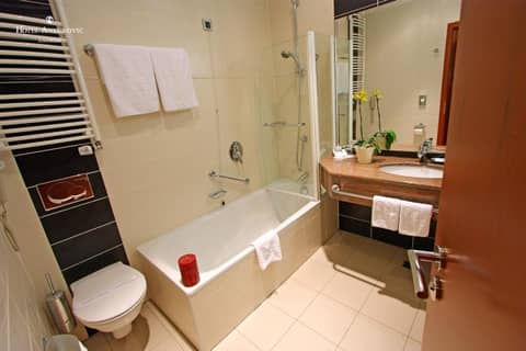 Hotel Antunovic Zagreb — bathroom