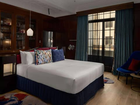 QT Sydney — hotel room
