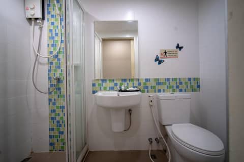 Villa Cha-Cha Khaosan Rambuttri — bathroom