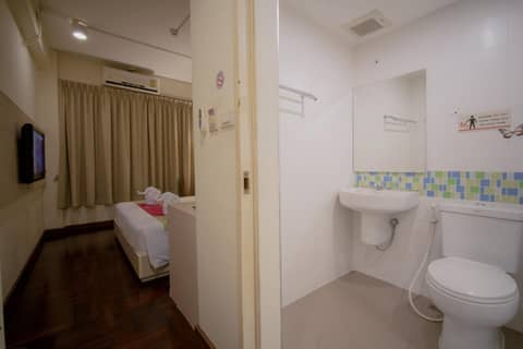 Villa Cha-Cha Khaosan Rambuttri — hotel room