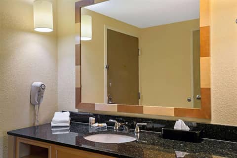 La Quinta Inn & Suites by Wyndham Sunrise — photo 6