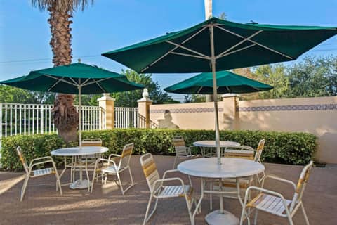 La Quinta Inn & Suites by Wyndham Sunrise — photo 8
