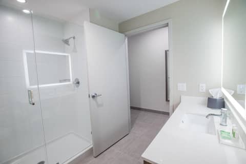 Holiday Inn Hotel & Suites Calgary South - Conference Ctr by IHG — photo 4