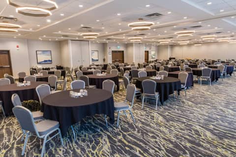 Holiday Inn Hotel & Suites Calgary South - Conference Ctr by IHG — photo 6