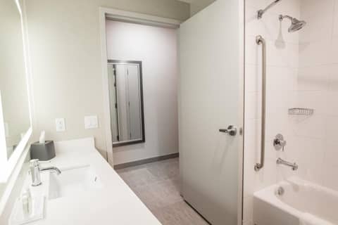 Holiday Inn Hotel & Suites Calgary South - Conference Ctr by IHG — photo 7