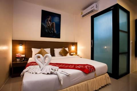 The Wave Patong Boutique Hotel — bedroom