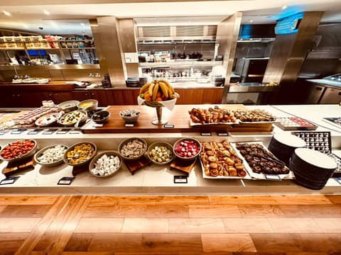 Tower Suites by Blue Orchid — breakfast buffet