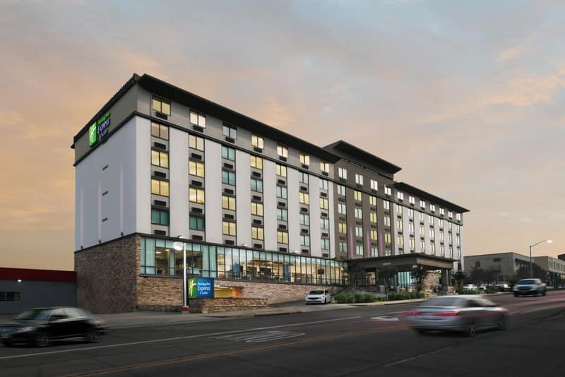 Holiday Inn Express & Suites Fort Worth Downtown by IHG — building