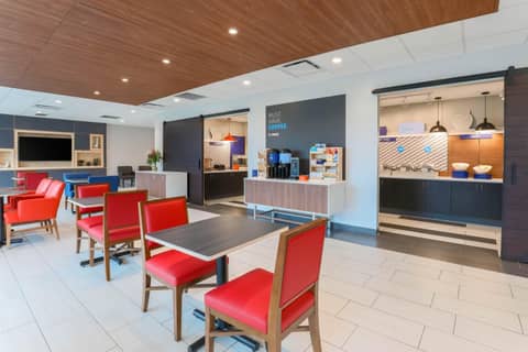 Holiday Inn Express & Suites Fort Worth Downtown by IHG — photo 7