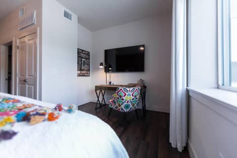 The Bishop Arts Hotel by Qresorts — hotel room