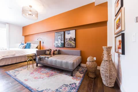 The Bishop Arts Hotel by Qresorts — hotel room