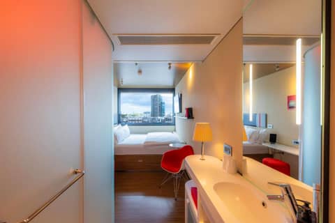 citizenM London Shoreditch — hotel room
