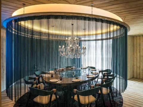 Novotel London Canary Wharf — hotel reception